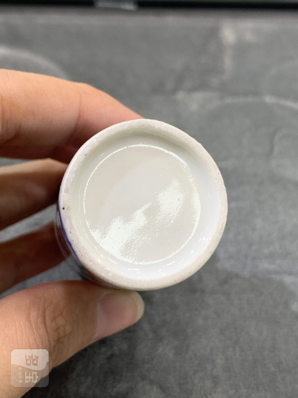 清晚期青花踏雪寻梅图鼻烟壶 - 图11